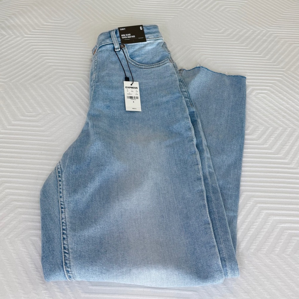 NWT Express Curvy Mom Jeans Super High Rise | 6 | Light Wash